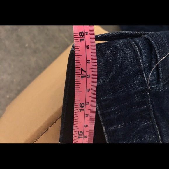 Old Navy High Rise Jeans - Picture 9 of 10